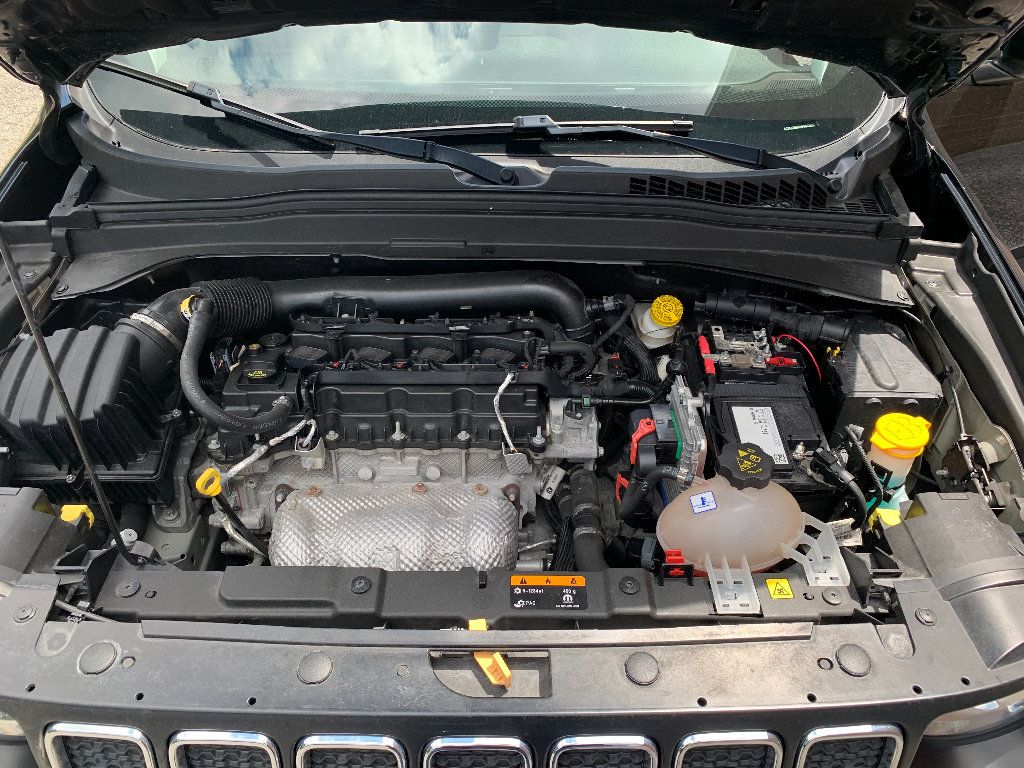 Used 2021 Jeep Renegade Latitude AWD/4WD image 22