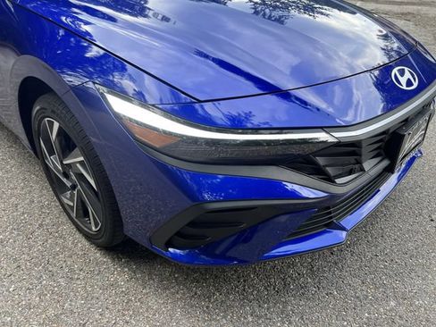 Used 2025 Hyundai Elantra SEL FWD image 27