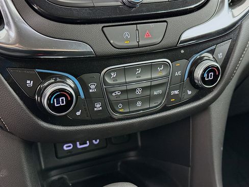 Used 2024 Chevrolet Equinox Premier image 23