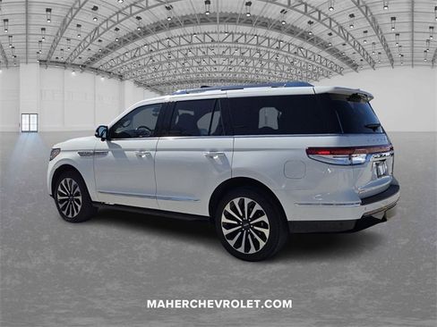 Used 2022 Lincoln Navigator Reserve image 5