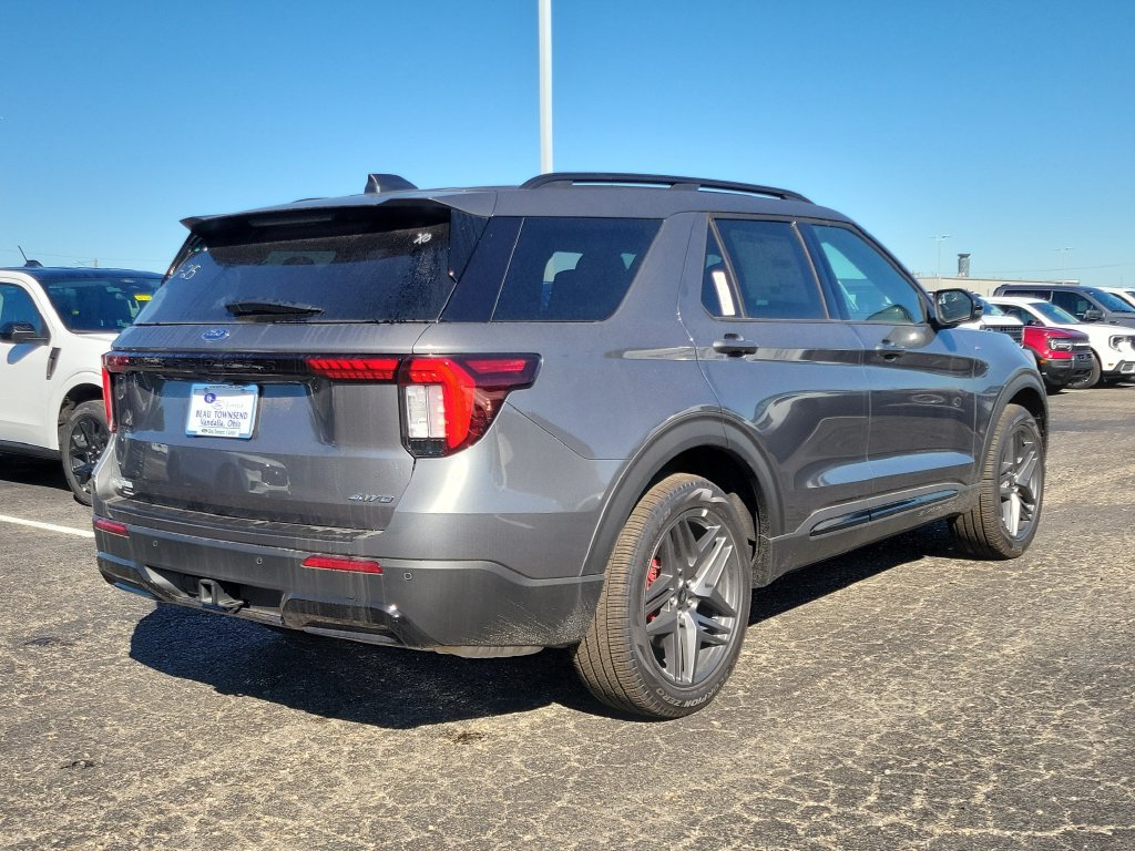 New 2026 Ford Explorer ST-Line w/ ST-Line Street Pack AWD/4WD image 4
