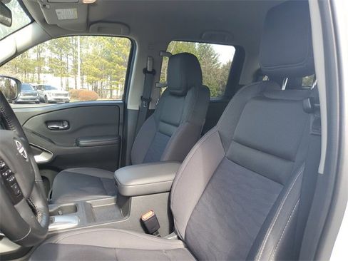 Used 2024 Nissan Frontier SV w/ SV Convenience Package image 13