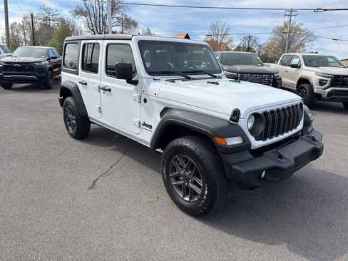 Used 2025 Jeep Wrangler Sport S image 7