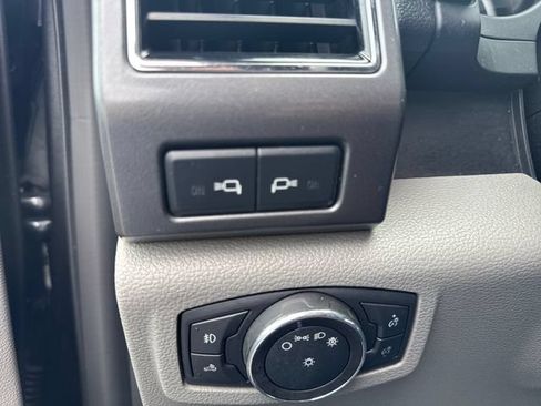 Used 2018 Ford F250 XLT w/ XLT Premium Package AWD/4WD image 33