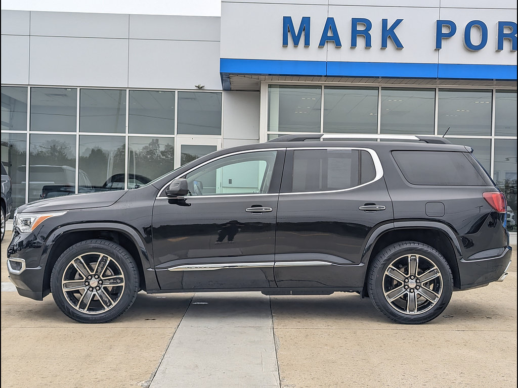 Used 2017 GMC Acadia Denali w/ Technology Package FWD image 10
