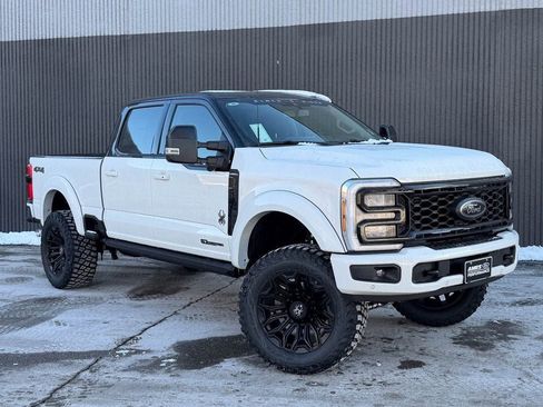 New 2026 Ford F250 Lariat w/ Black Appearance Package image 8