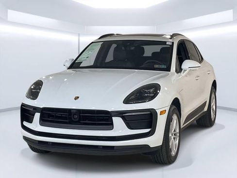 Certified 2026 Porsche Macan AWD/4WD image 1