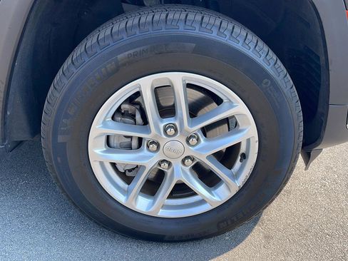 Used 2025 Jeep Grand Cherokee L Laredo w/ Luxury Tech Group I image 9