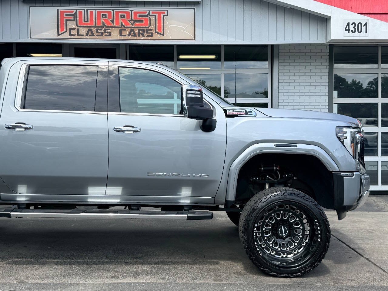 Used 2024 GMC Sierra 2500 Denali w/ Denali Reserve Package AWD/4WD image 12