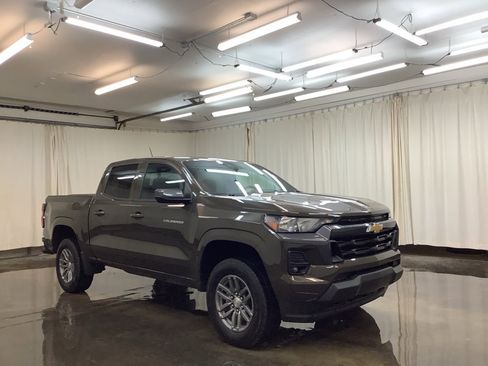 Used 2023 Chevrolet Colorado LT w/ LT Convenience Package II image 4