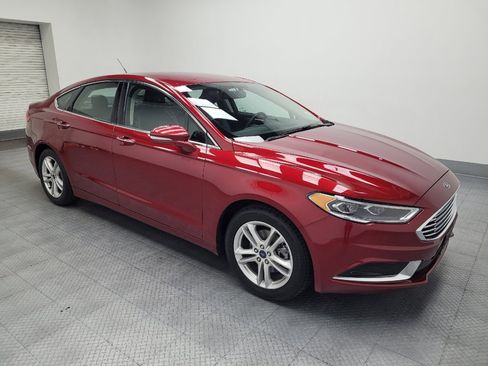 Used 2018 Ford Fusion SE w/ Fusion SE Technology Package FWD image 11