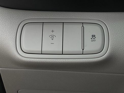 Used 2025 Hyundai Venue SEL FWD image 27