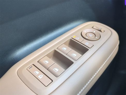 Used 2025 Hyundai Santa Fe Limited image 32