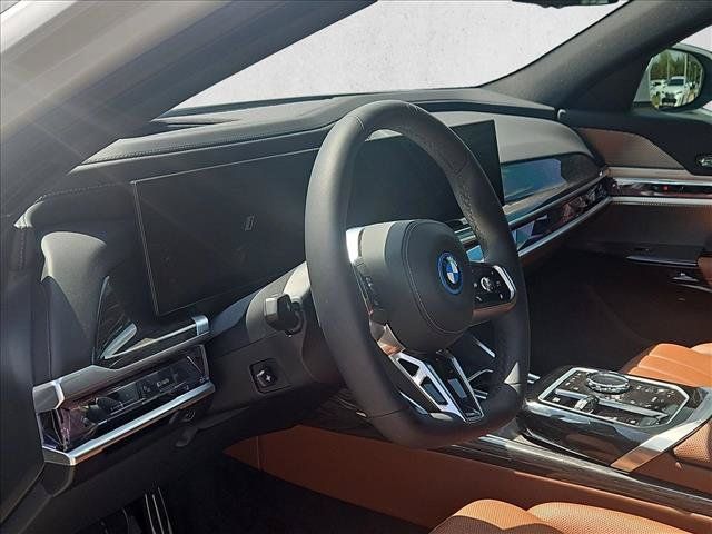 Used 2026 BMW i7 xDrive60 AWD/4WD image 2