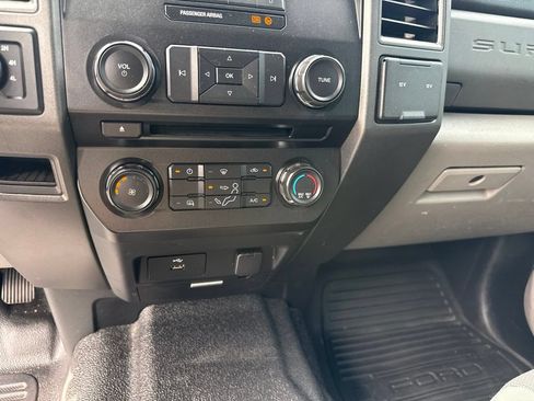 Used 2018 Ford F250 XL w/ Power Equipment Group AWD/4WD image 18