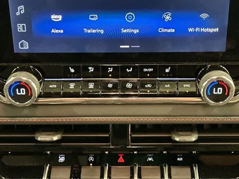 Used 2025 Chevrolet Colorado Z71 AWD/4WD image 17