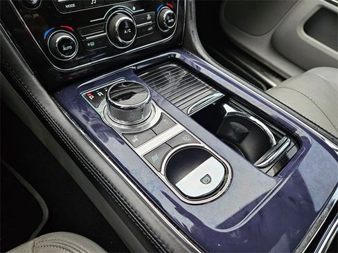 Used 2011 Jaguar XJ image 20