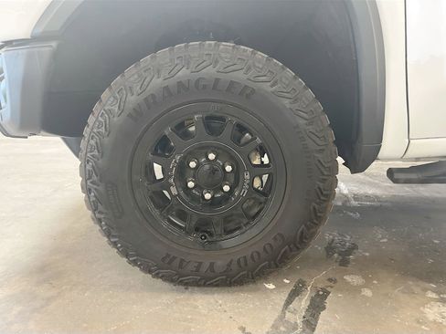 Used 2025 GMC Sierra 1500 AT4X w/ AT4X AEV Edition image 33