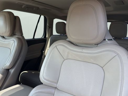 Used 2021 Lincoln Aviator Reserve w/ Equipment Group 202A AWD/4WD image 9