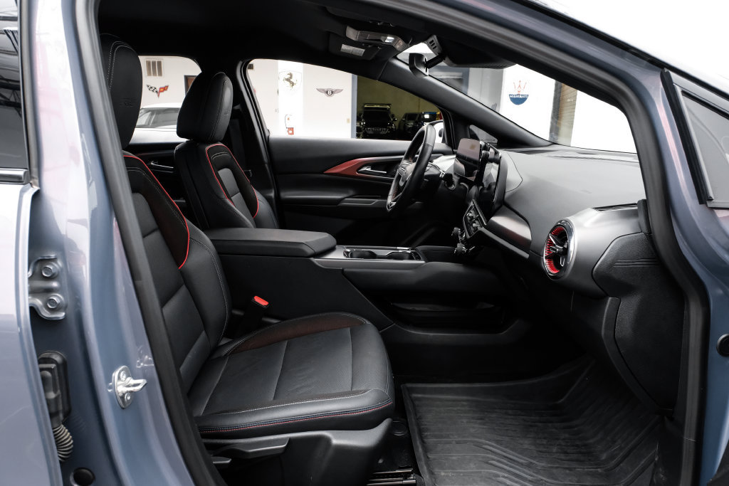Used 2024 Chevrolet Equinox EV RS w/ LPO, Trailering Package FWD image 33