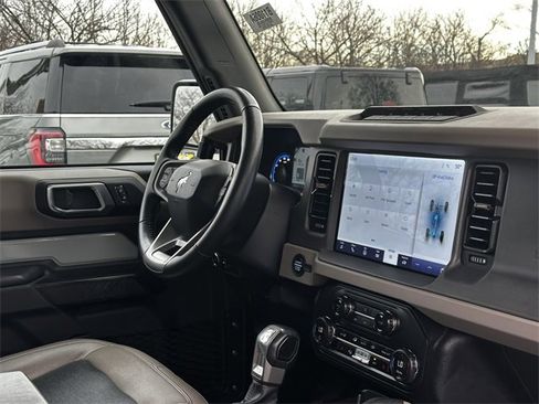 Certified 2024 Ford Bronco Big Bend w/ Sasquatch Package image 31