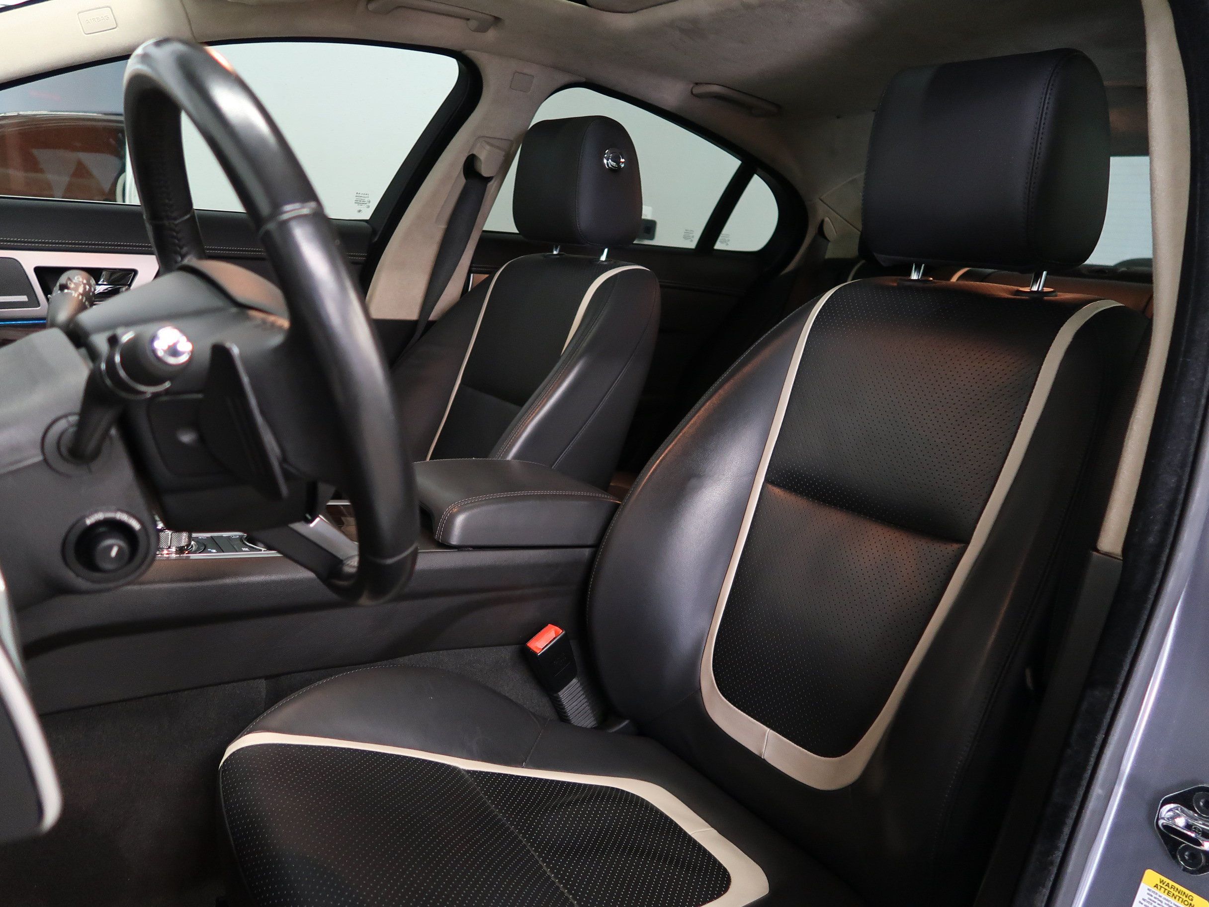Used 2012 Jaguar XF Portfolio RWD image 12