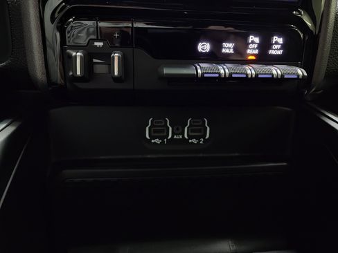 Used 2021 RAM 3500 Laramie w/ Night Edition image 51