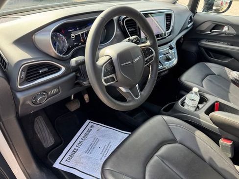 Used 2025 Chrysler Voyager LX FWD image 13