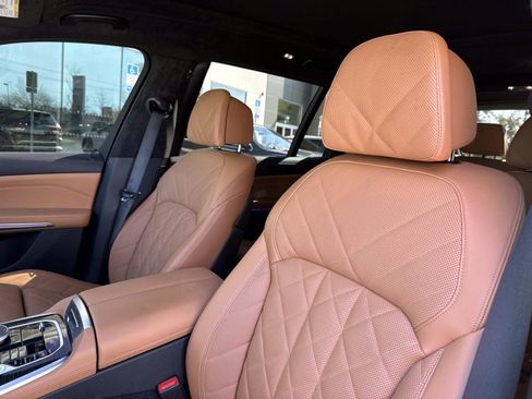 Used 2024 BMW X7 xDrive40i w/ M Sport Package image 24