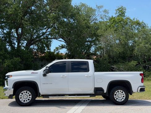 Used 2023 Chevrolet Silverado 2500 LT w/ Convenience Package AWD/4WD image 2