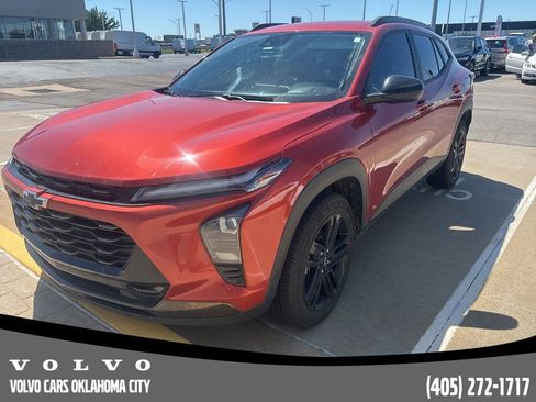 Used 2024 Chevrolet Trax ACTIV w/ Driver Confidence Package FWD image 1