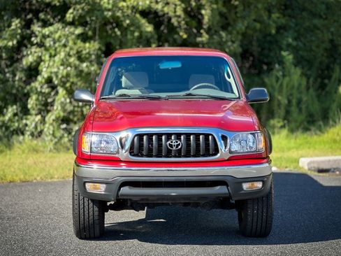 Used 2004 Toyota Tacoma 4x4 Xtracab w/ SR5 Pkg image 3