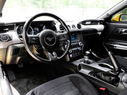 Used 2017 Ford Mustang GT w/ GT Performance Package RWD image 22