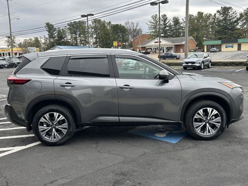 Used 2023 Nissan Rogue SV w/ SV Premium Package image 8