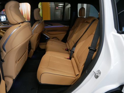 New 2025 Jeep Grand Cherokee Summit image 7