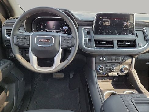 Used 2024 GMC Yukon XL SLT w/ SLT Premium Package image 19