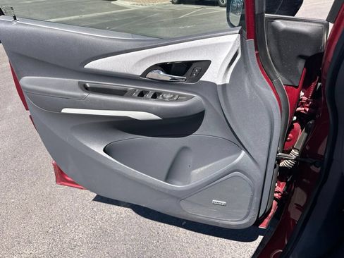 Used 2020 Chevrolet Bolt Premier w/ Infotainment Package FWD image 19
