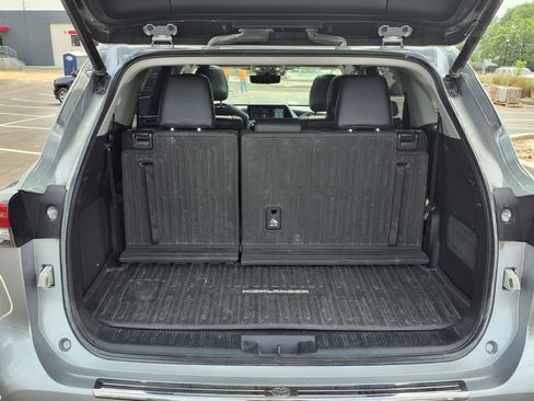 Used 2021 Toyota Highlander Platinum AWD/4WD image 26