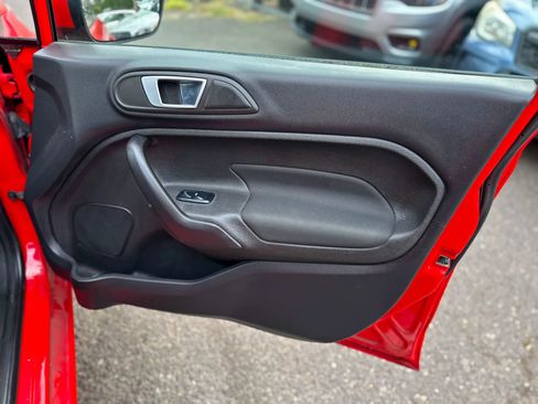 Used 2014 Ford Fiesta SE w/ Equipment Group 201A FWD image 32