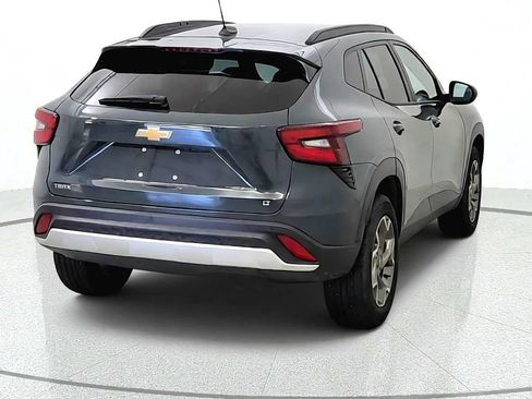 Used 2025 Chevrolet Trax LT w/ Driver Confidence Package FWD image 8