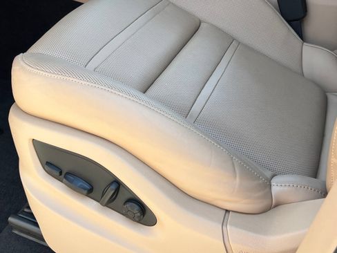 Certified 2023 Porsche Cayenne Platinum Edition AWD/4WD image 30