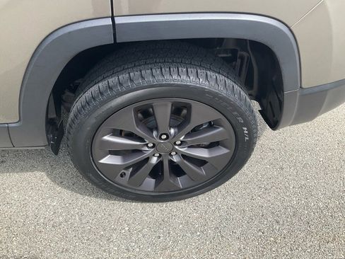 Used 2021 Jeep Cherokee Latitude Lux 80th Anniv w/ Quick Order Package 26U 80TH image 21