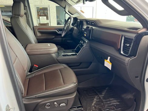 Used 2024 GMC Sierra 2500 Denali AWD/4WD image 4