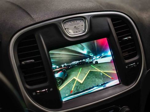 Used 2019 Chrysler 300 Limited image 24