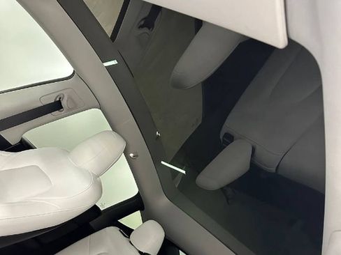 Used 2023 Tesla Model Y Performance image 37