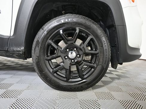 Used 2020 Jeep Renegade Latitude w/ Cold Weather Group AWD/4WD image 11
