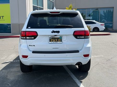 Used 2018 Jeep Grand Cherokee Altitude AWD/4WD image 7