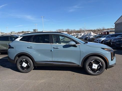 New 2026 Kia Sportage EX image 2