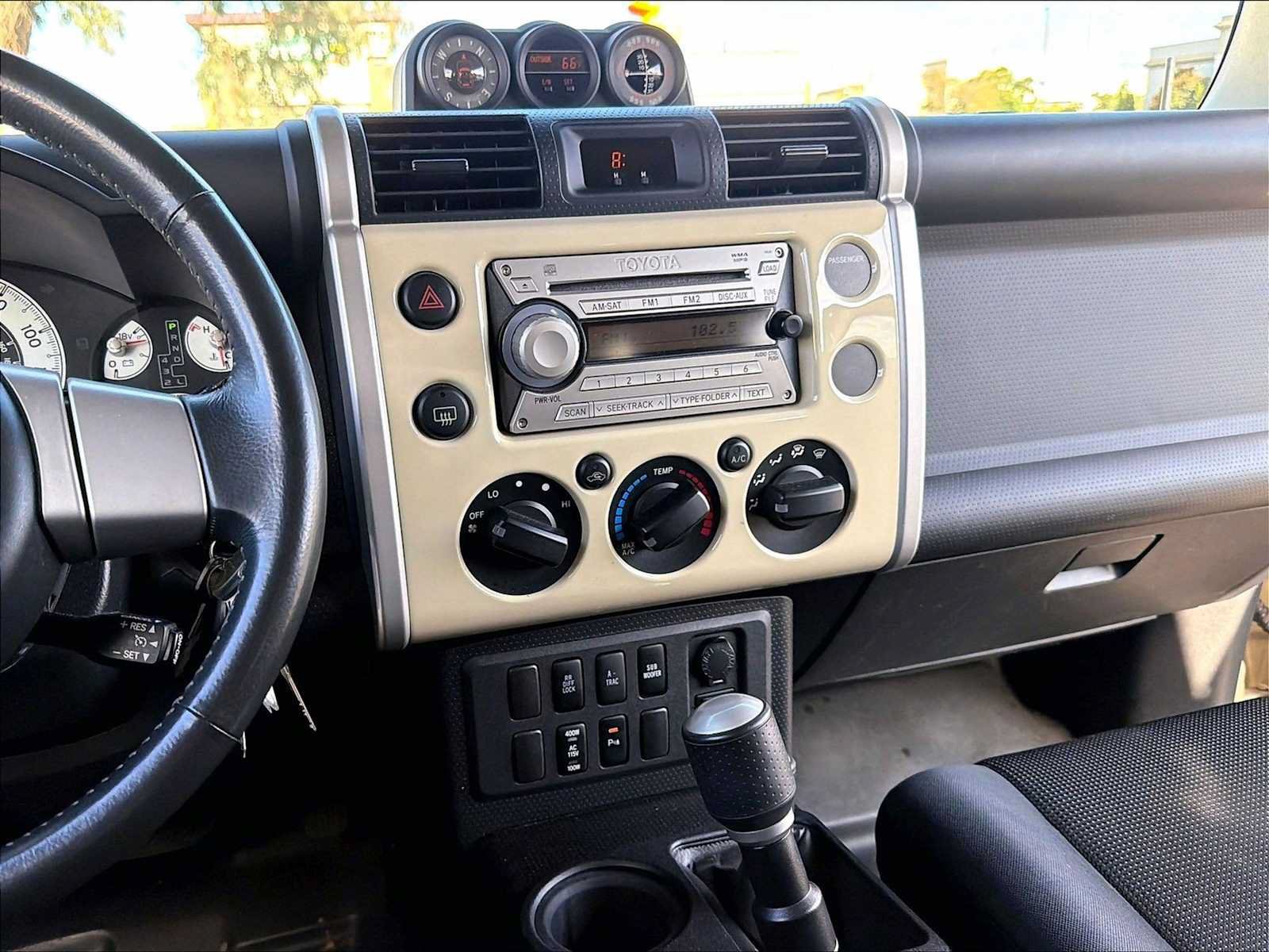 Used 2008 Toyota FJ Cruiser 4WD w/ Upgrade Pkg 2 image 9