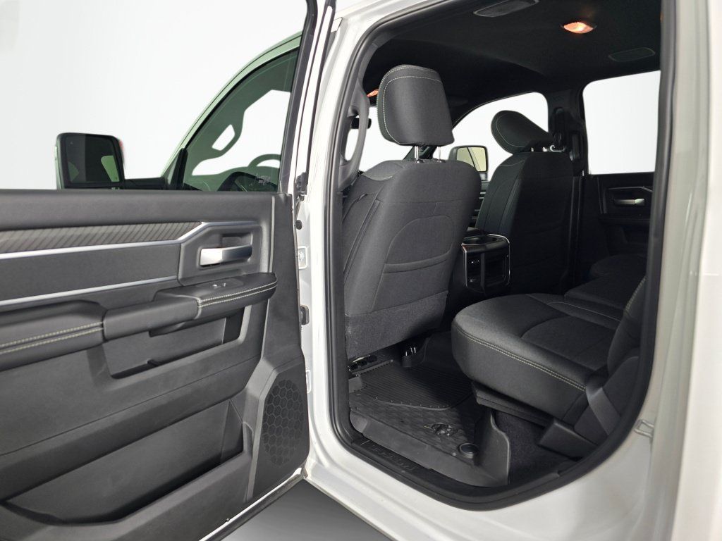 New 2026 RAM 3500 Big Horn AWD/4WD image 32